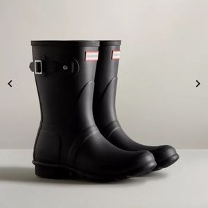 Brand new Hunter original short rain boot, size 8
